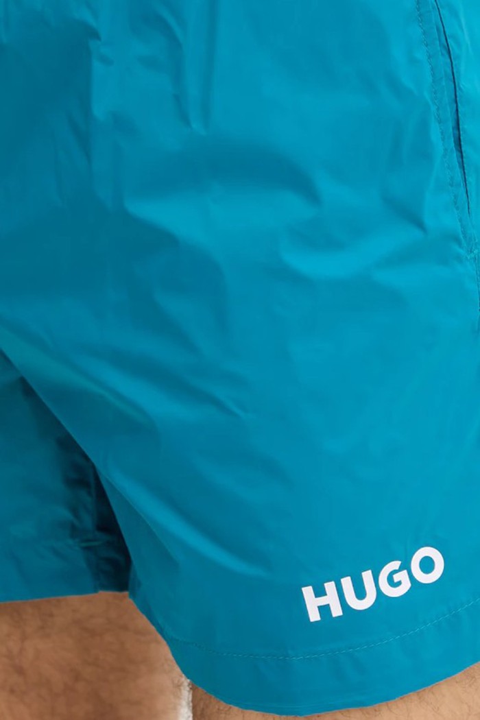 Hugo ανδρικό μαγιό μεσαίου μήκους, κανονική γραμμή σε μπλε χρώμα με το λογότυπο της εταιρίας 50469312-313