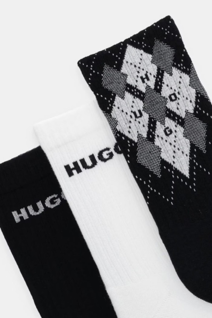 Hugo ανδρικές κάλτσες 3pack σε λευκό και μαύρο χρώμα σε τρία διαφορετικά σχέδια 50543138-001
