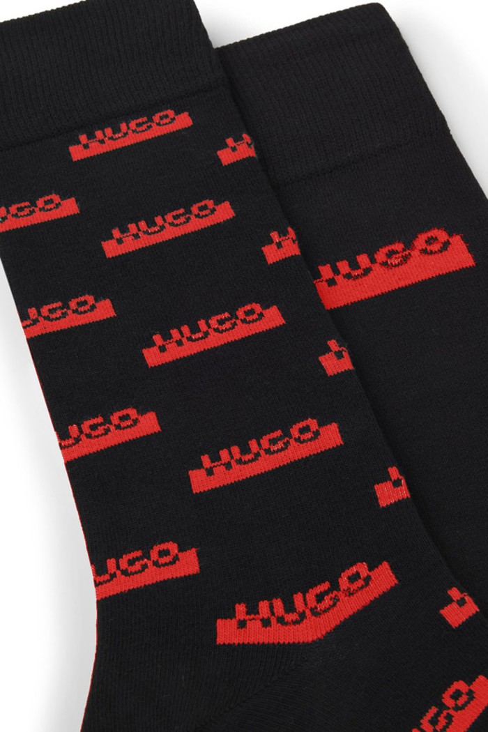Hugo ανδρικές κάλτσες βαμβακερές 2pack (gift box) σε μαύρο χρώμα με δύο διαφορετικά σχέδια 50546669-002