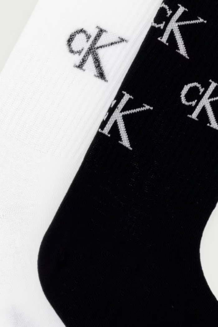 Calvin Klein γυναικείες κάλτσες (4pack) βαμβακερές ψηλές, σε μαύρο και λευκό χρώμα με lurex σχέδιο στο λογότυπο (συσκευασία δώρου) 701241212-001