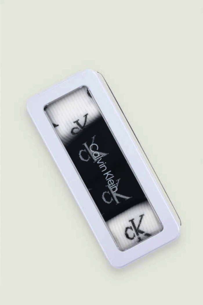 Calvin Klein γυναικείες κάλτσες (4pack) βαμβακερές ψηλές, σε μαύρο και λευκό χρώμα με lurex σχέδιο στο λογότυπο (συσκευασία δώρου) 701241212-001