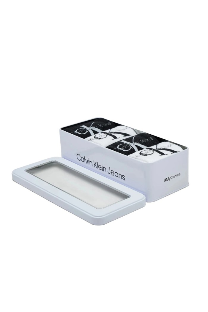 Calvin Klein ανδρικές κάλτσες 4pack βαμβακερές ψηλές, σε λευκό και μαύρο χρώμα με το λογότυπο της εταιρίας (συσκευασία δώρου) 701241258-001