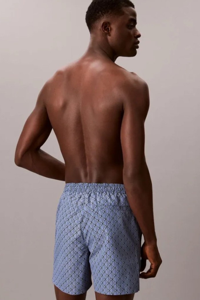 Calvin Klein ανδρικό μαγιό μεσαίου μήκους σε μπλε χρώμα με το λογότυπο της εταιρείας LV00N61028-32W