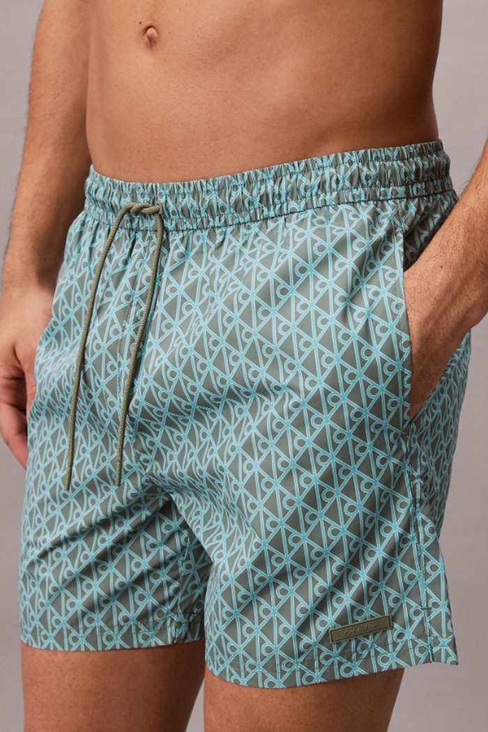 Calvin Klein ανδρικό μαγιό μεσαίου μήκους σε τιρκουάζ χρώμα με το λογότυπο της εταιρείας, κανονική γραμμή 100%polyester LV00N61028-3AE