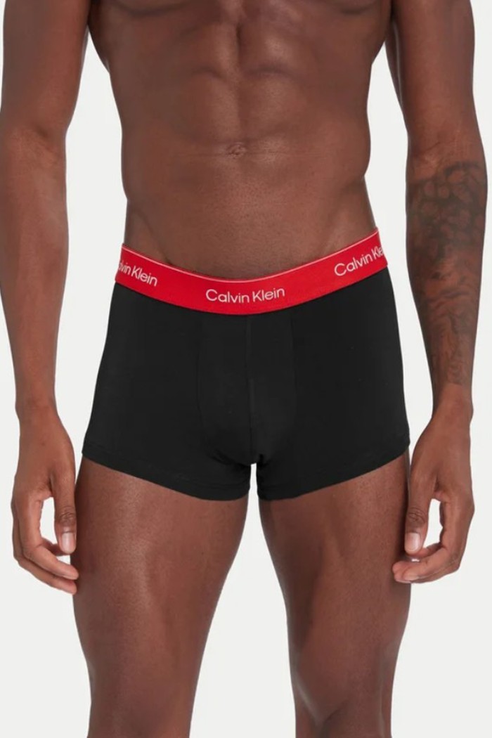 Calvin Klein ανδρικά βαμβακερά boxer 3pack σε μαύρο χρώμα με διαφορετικό χρώμα στο λάστιχο, κανονική γραμμή,95%cotton 5%elastane LV00NB4389-0AZ