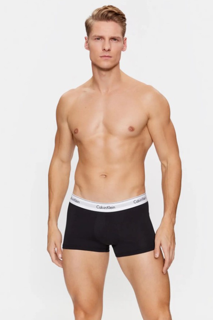 Calvin Klein ανδρικά βαμβακερά boxer 3pack σε μαύρο χρώμα με διαφορετικό χρώμα στο λάστιχο, κανονική γραμμή,95%cotton 5%elastane LV00NB4389-3TH