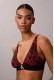 Calvin Klein bralette επενδυμένο σε κόκκινο χρώμα με animal σχέδιο και μαύρο λάστιχο στο κάτω μέρος.53%cotton,35%modal,12%elastane LV00QF8703-4OS