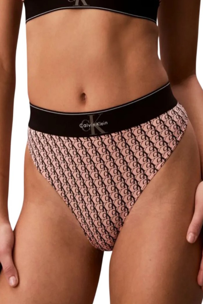 Calvin Klein γυναικείο κυλοτάκι string σε μαύρο-ροζ χρώμα με το λογότυπο της εταιρείας και λευκό μαύρο. LV00QF8813-2Y3