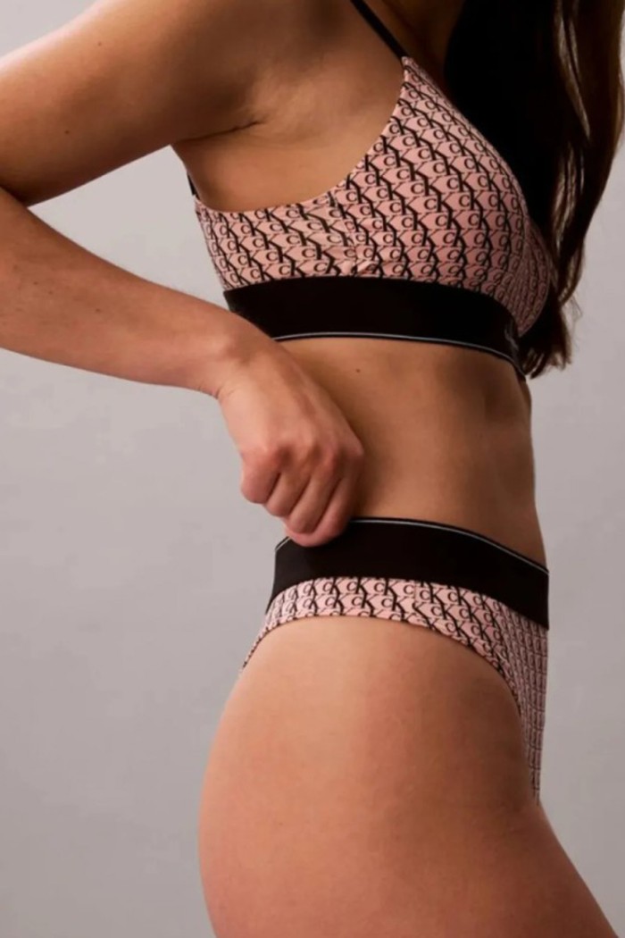 Calvin Klein γυναικείο κυλοτάκι string σε μαύρο-ροζ χρώμα με το λογότυπο της εταιρείας και λευκό μαύρο. LV00QF8813-2Y3