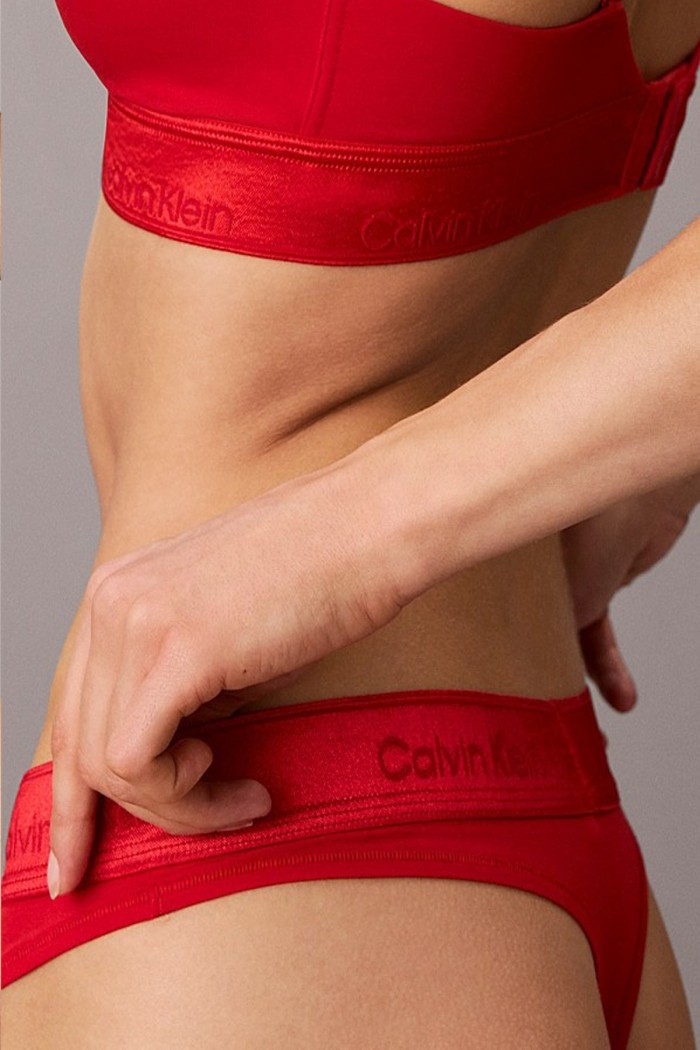 Calvin Klein γυναικείο κυλοτάκι thong σε κόκκινο χρώμα με κόκκινο γυαλιστερό λάστιχο 90%cotton,10%elastane LV00QF8826-VTW