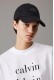 Calvin Klein unisex καπέλο σε μαύρο χρώμα σε το λογότυπο τησ εταιρίας το μπροστά μέρος LV04K5027G-UB1