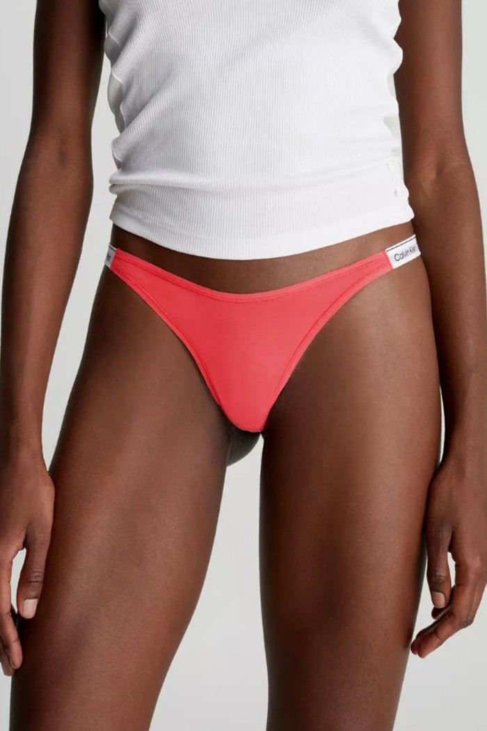 Calvin Klein κυλοτάκι string σε κοραλί χρώμα με λευκό λάστιχο στο πλάι QD5157E-XKP