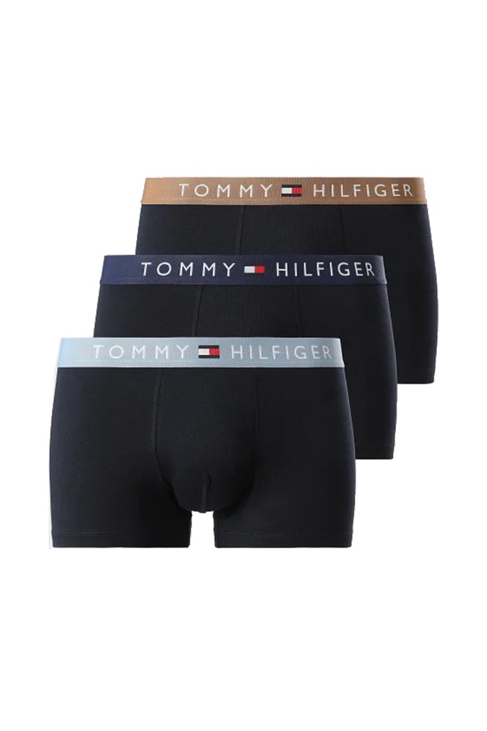Tommy Hilfiger ανδρικά βαμβακερά boxers 3pack σε σκ.μπλε χρώμα με διαφορετικό χρώμα στο λάστιχο άνετη γραμμή,95%cotton 5%elastane UM0UM03181-0VM