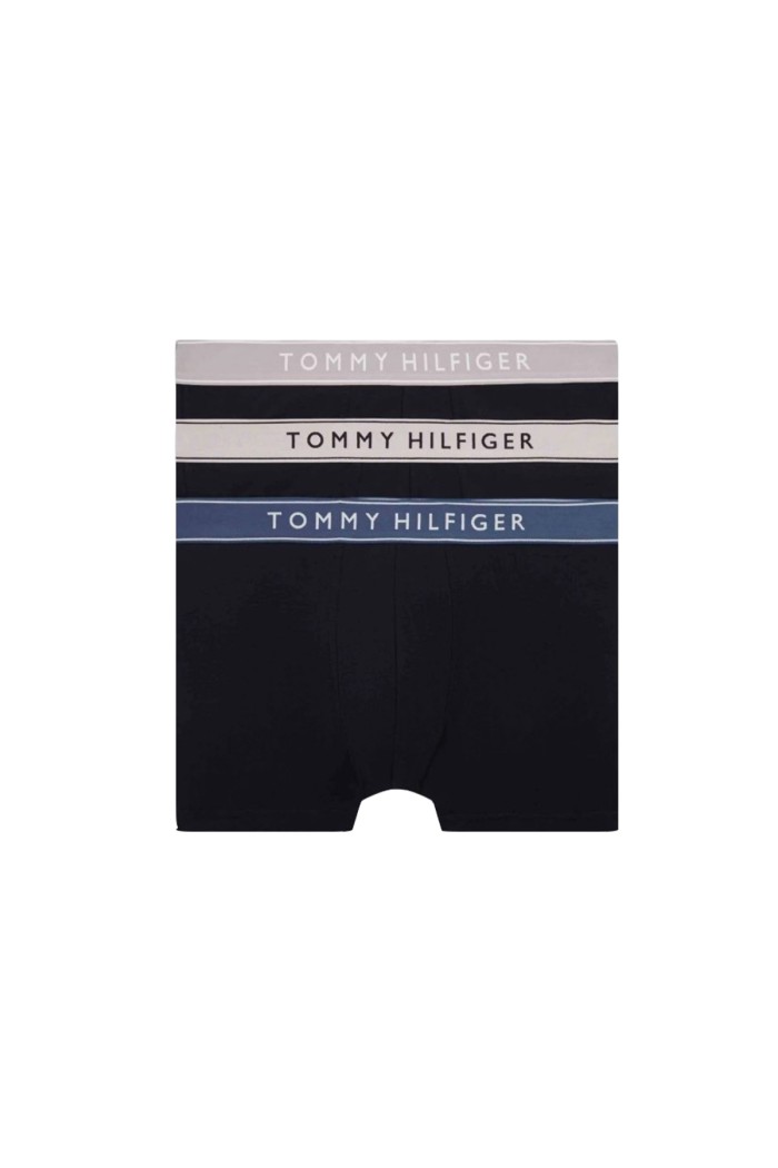 Tommy Hilfiger ανδρικά βαμβακερά boxers 3pack σε σκ.μπλε χρώμα με διαφορετικό χρώμα στο λάστιχο, άνετη γραμμή 95%cotton 5%elastane UM0UM03881-05L