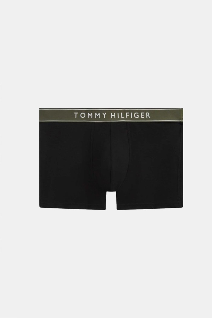 Tommy Hilfiger ανδρικά βαμβακερά boxers 3pack σε μαύρο χρώμα με διαφορετικό χρώμα στο λάστιχο άνετη γραμμή,95%cotton 5%elastane UM0UM03881-0UC