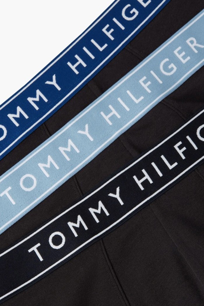 Tommy Hilfiger ανδρικά βαμβακερά boxers 3pack σε μαύρο χρώμα με διαφορετικό χρώμα στο λάστιχο άνετη γραμμή,95%cotton 5%elastane UM0UM03881-0XL