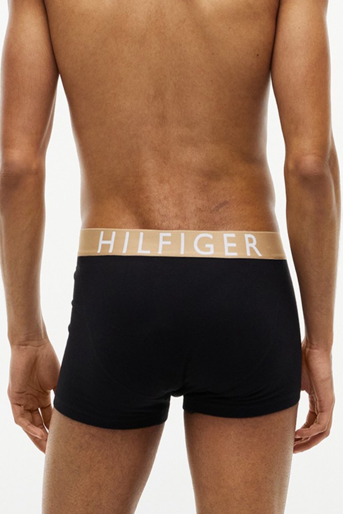 Tommy Hilfiger ανδρικά βαμβακερά boxers 3pack σε μαύρο χρώμα με διαφορετικό χρώμα στο λάστιχο άνετη γραμμή,95%cotton 5%elastane UM0UM03886-0XK