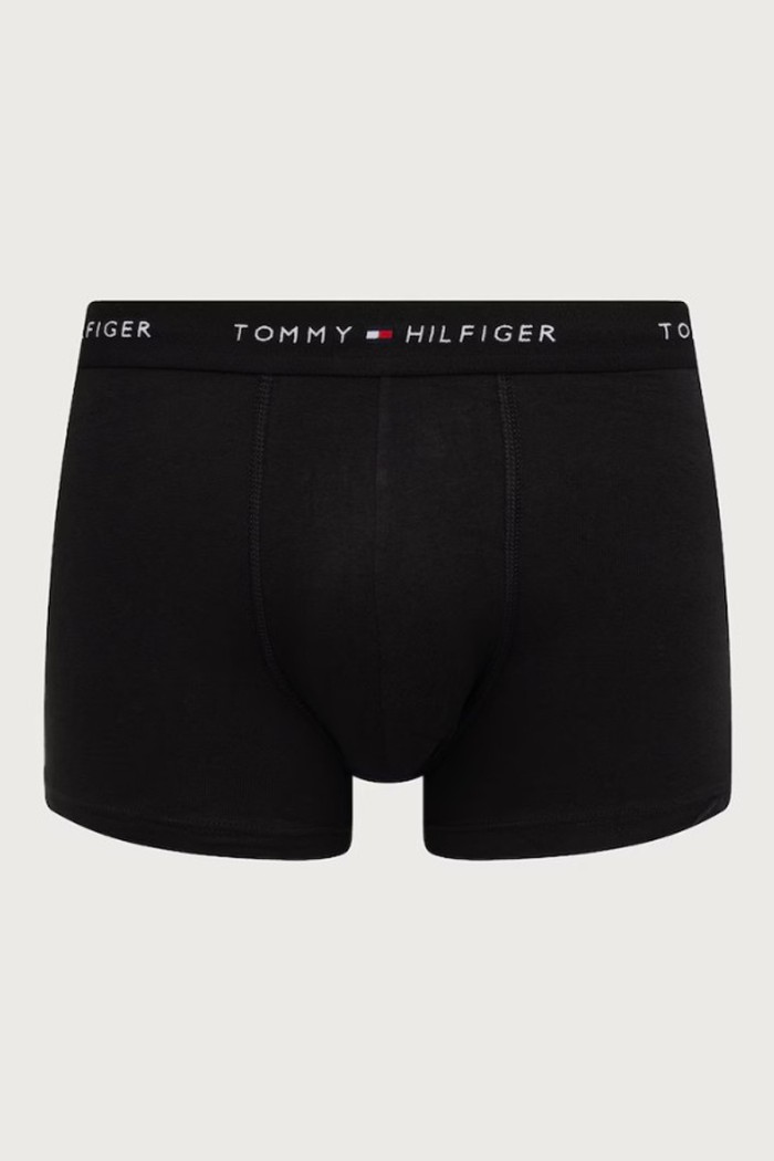 Tommy Hilfiger ανδρικά βαμβακερά boxers 3pack σε μαύρο χρώμα με διαφορετικό χρώμα στο λάστιχο άνετη γραμμή,95%cotton 5%elastane UM0UM03890-05M