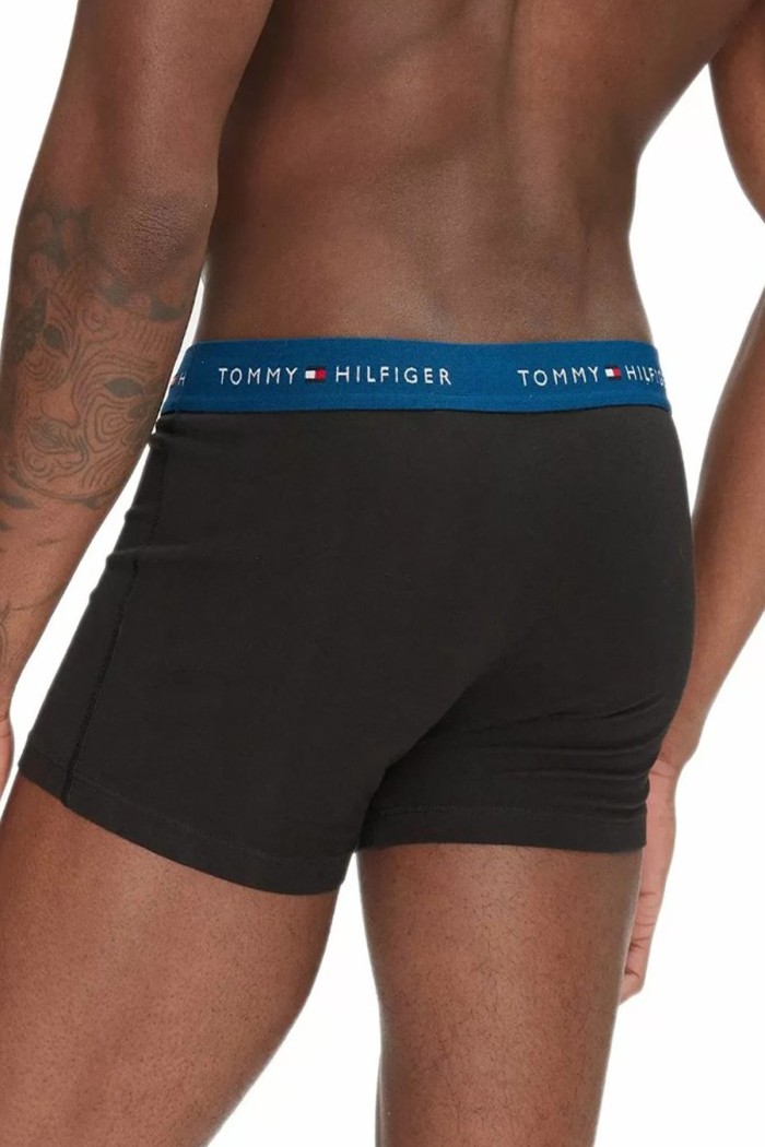 Tommy Hilfiger ανδρικά βαμβακερά boxers 3pack σε μαύρο χρώμα με διαφορετικό χρώμα στο λάστιχο άνετη γραμμή,95%cotton 5%elastane UM0UM03890-0VU