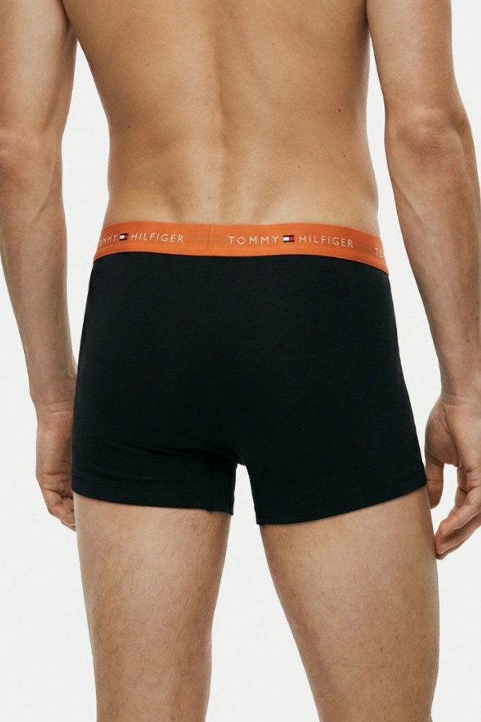 Tommy Hilfiger ανδρικά βαμβακερά boxers 3pack σε μαύρο χρώμα με διαφορετικό χρώμα στο λάστιχο, άνετη γραμμή 95%cotton 5%elastane UM0UM03890-0YZ