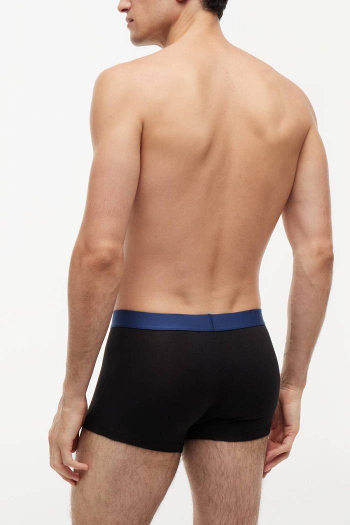 Tommy Hilfiger ανδρικά βαμβακερά boxers 3pack σε μαύρο χρώμα με διαφορετικό χρώμα στο λάστιχο άνετη γραμμή,95%cotton 5%elastane UM0UM03908-06J