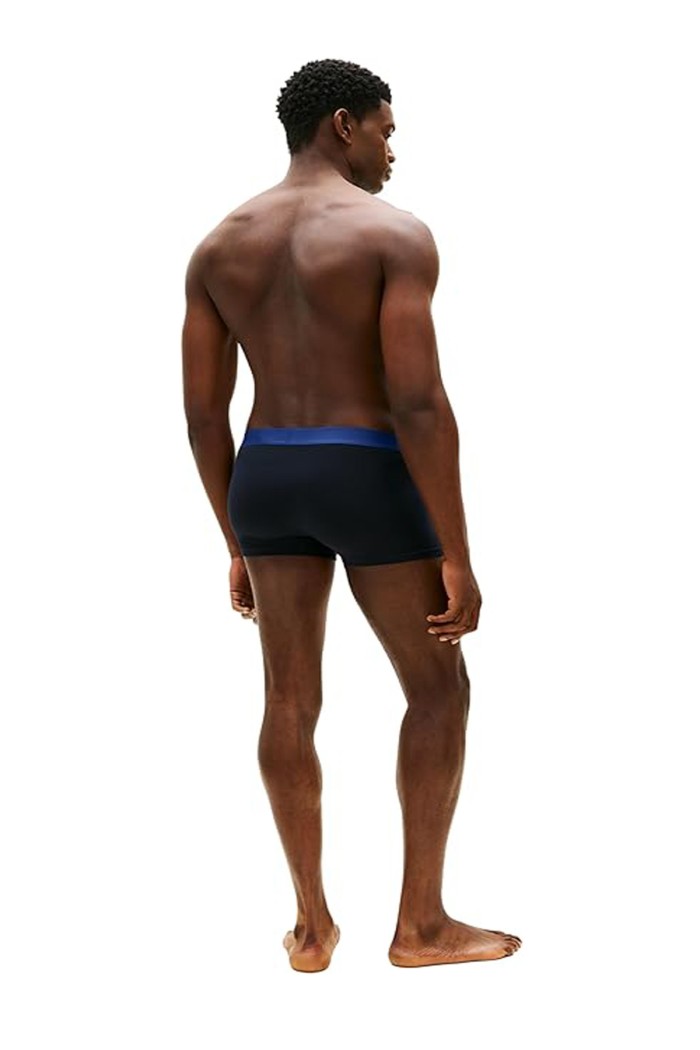 Tommy Hilfiger ανδρικά βαμβακερά boxers 3pack σε σκ.μπλε χρώμα με διαφορετικό χρώμα στο λάστιχο άνετη γραμμή,95%cotton 5%elastane UM0UM03908-0UL
