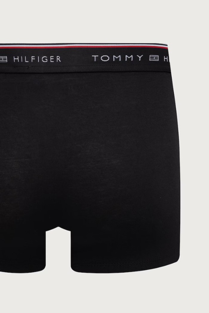 Tommy Hilfiger ανδρικά βαμβακερά boxers 3pack σε μαύρο χρώμα με μαύρο λάστιχο, άνετη γραμμή,95%cotton 5%elastane UM0UM03974-0XU