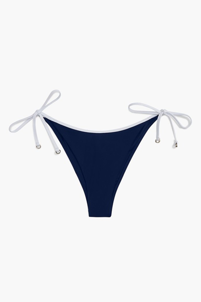 Tommy Hilfiger γυναικείο μαγιό κάτω μέρος σε σκ.μπλε χρώμα με V κόψιμο στο μπροστά μέρος και δέσιμο στο πλάι 100%polyester UW0UW06448-C7G