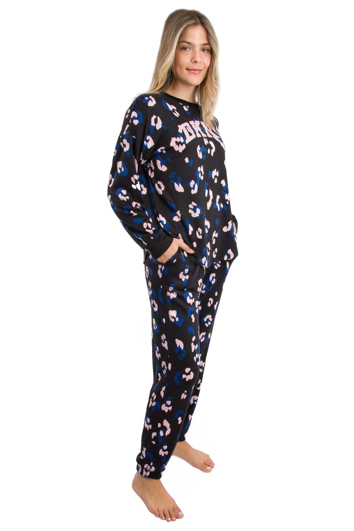 DKNY γυναικεία φλις πυτζάμα (homewear) σε μαύρο χρώμα με ροζ και μπλε λεπτομέρειες, άνετη γραμμή,95%polyester, 5%elastane YI90063-045