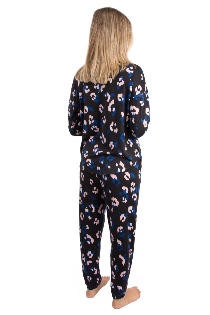 DKNY γυναικεία φλις πυτζάμα (homewear) σε μαύρο χρώμα με ροζ και μπλε λεπτομέρειες, άνετη γραμμή,95%polyester, 5%elastane YI90063-045